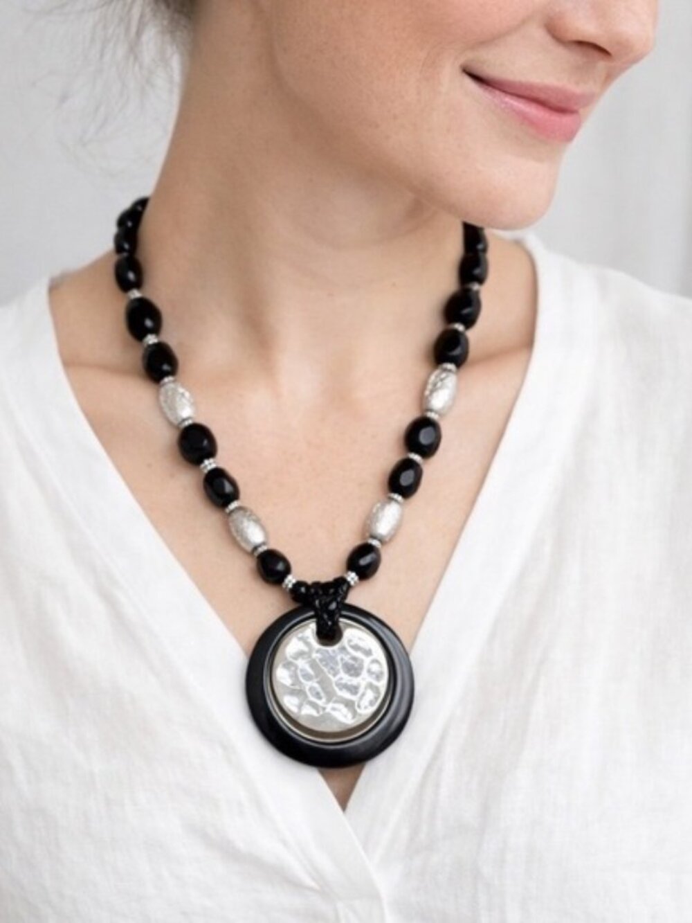 Necklace Laura Ashley Black Silver Tone Beaded Chunky Circle Pendant Statement